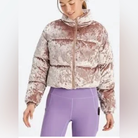 NWOT Fabletics Wander crushed velvet cropped puffer - Picture 2 of 11